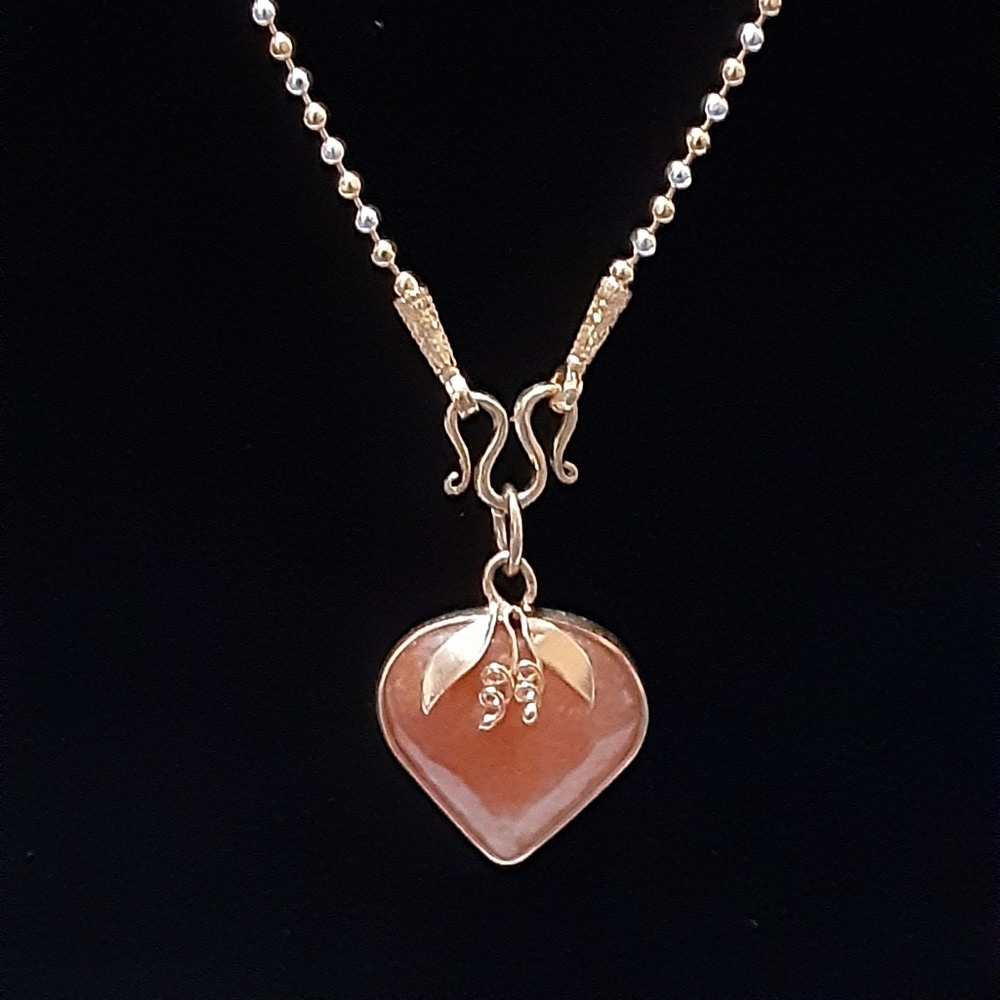 Natural jade pendent necklace